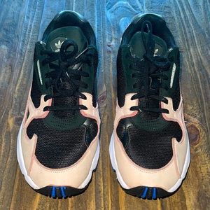 Kylie Jenner adidas Falcon black & pink